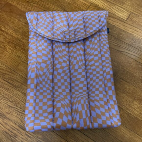 Baggu Checkered Puffy Laptop Sleeve - Picture 1 of 1